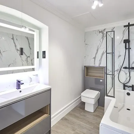 Host & - Sandside House Holiday home *